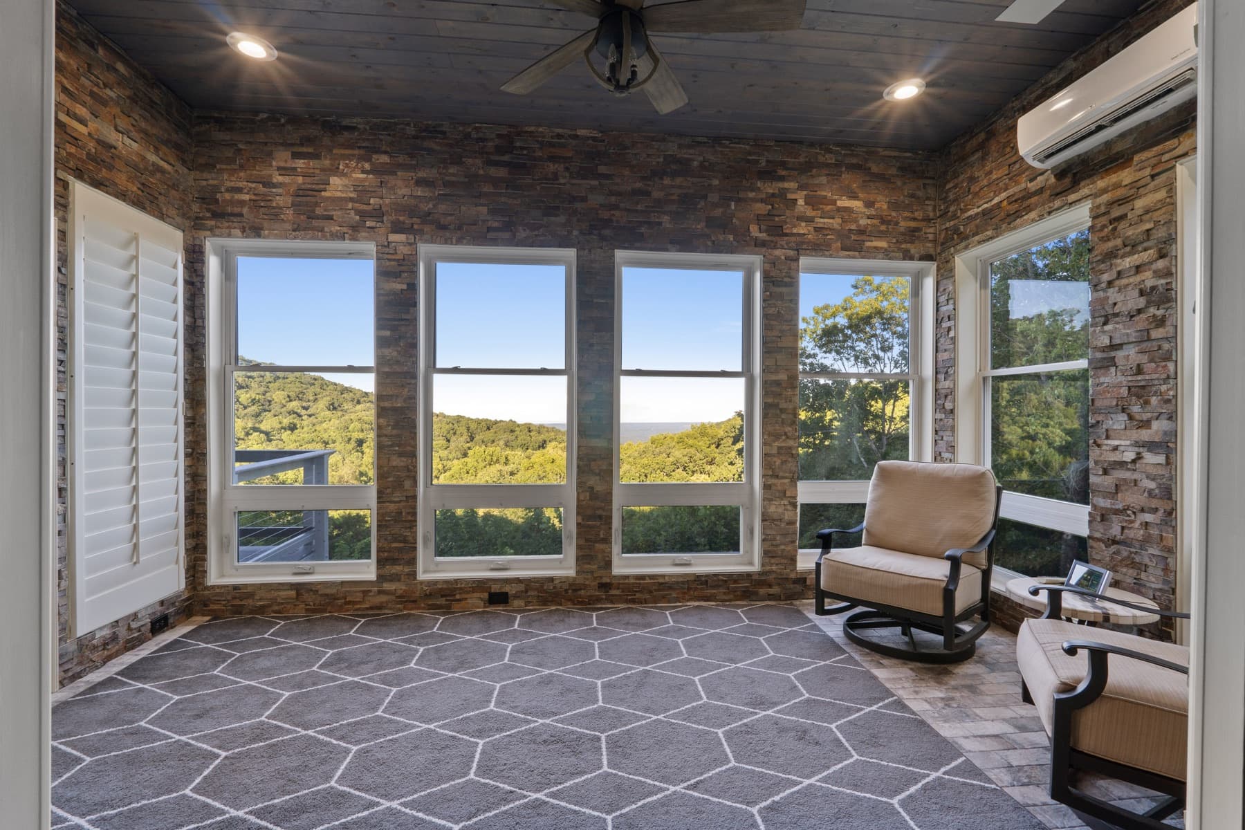 Primary Suite — photo 2
