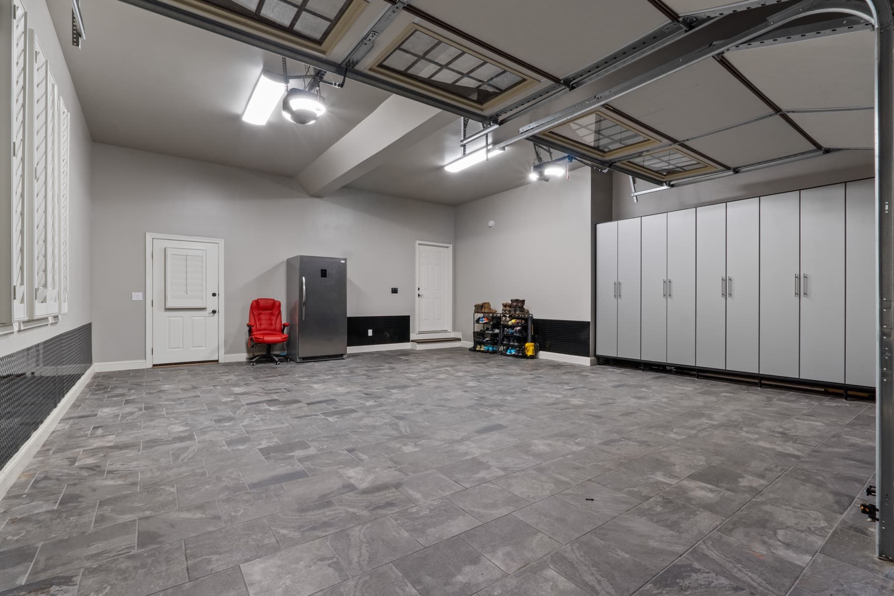 Garage — photo 1