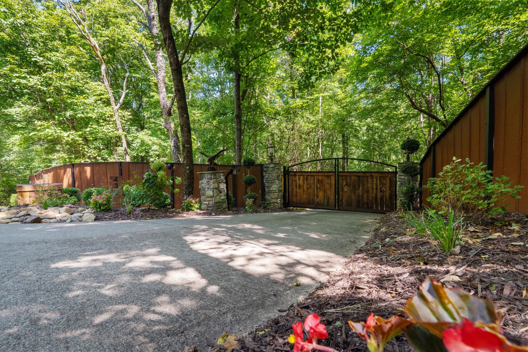 Exterior & Acreage — photo 1