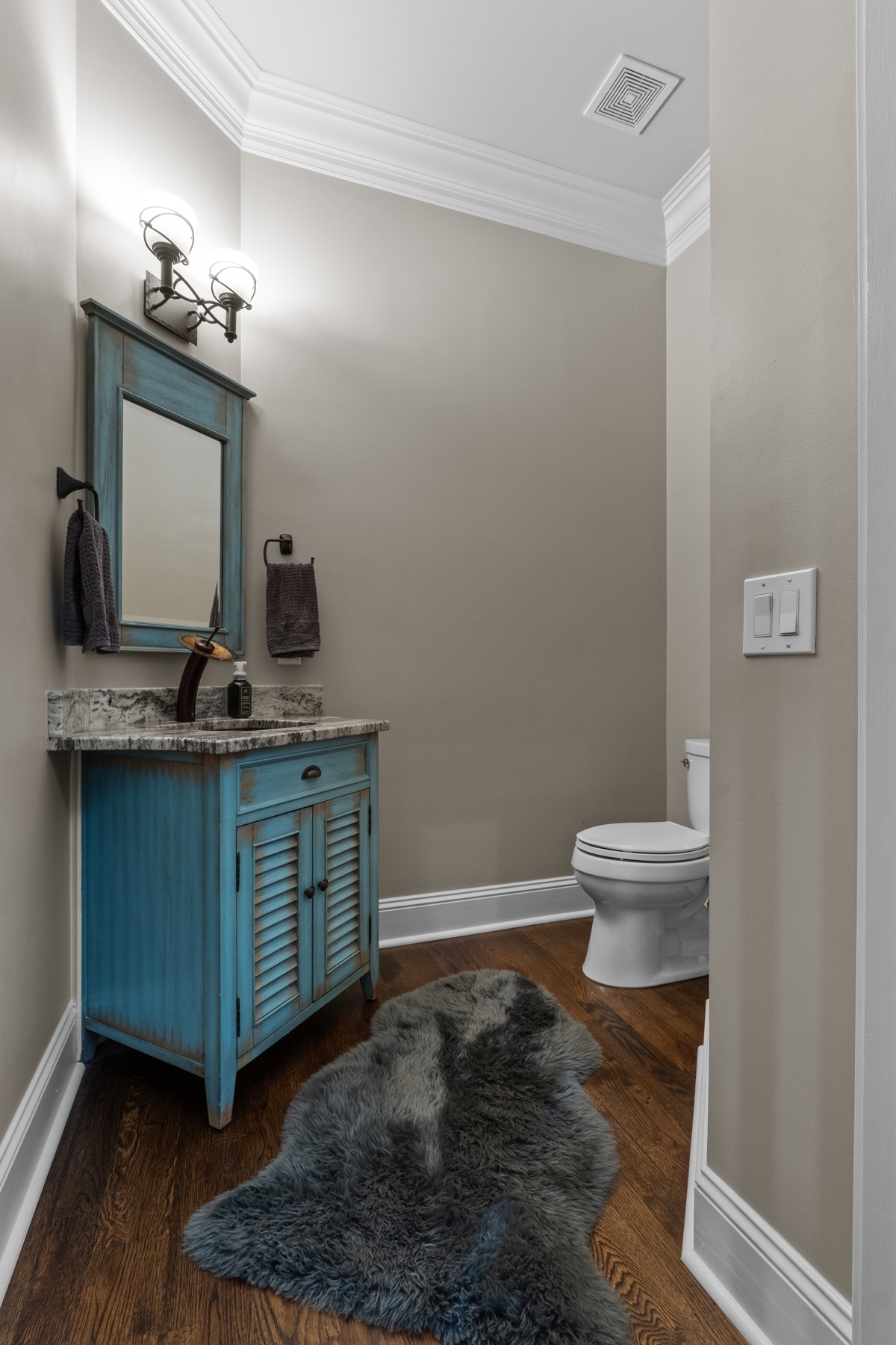 Powder Room — photo 1