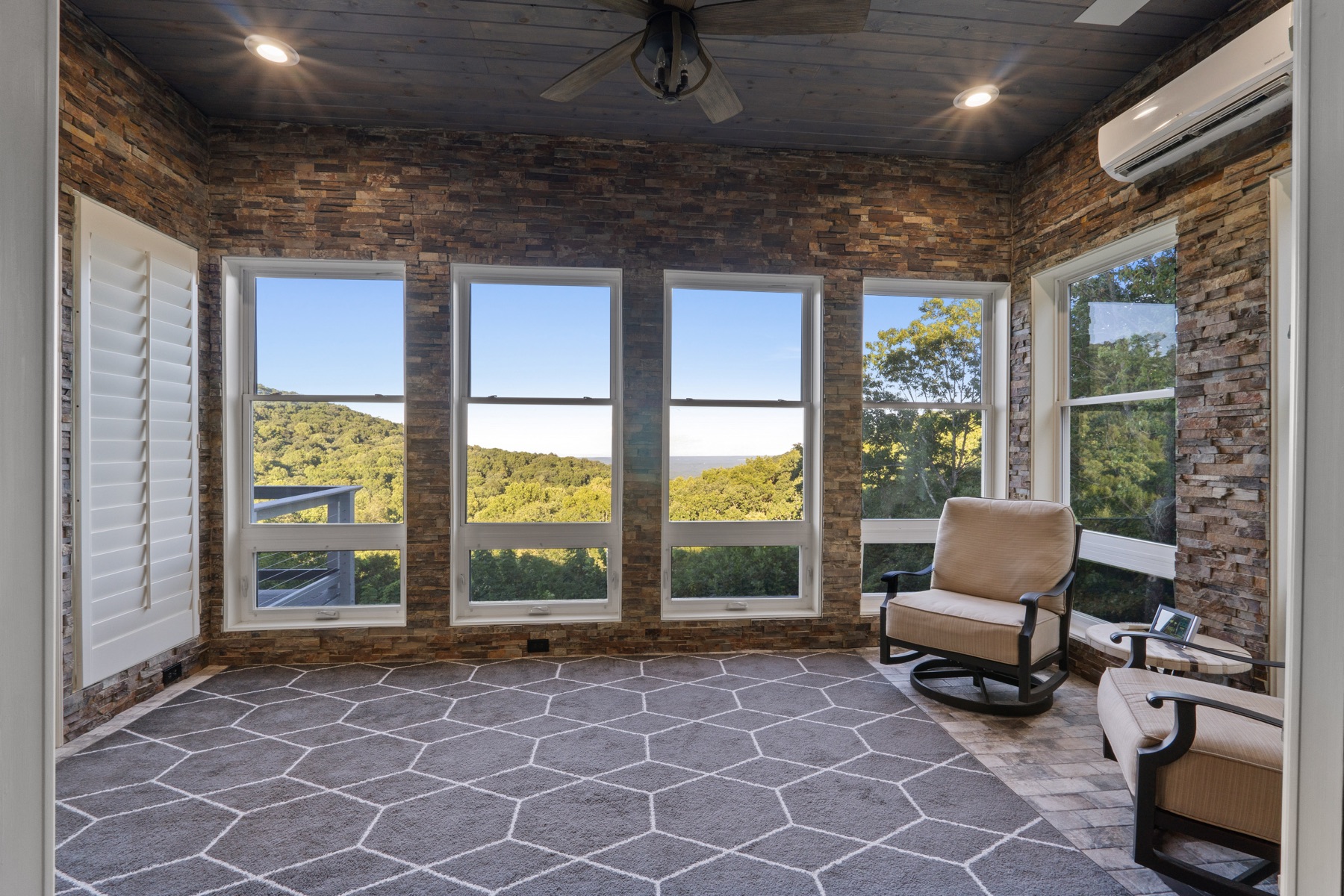 Primary Suite — photo 2