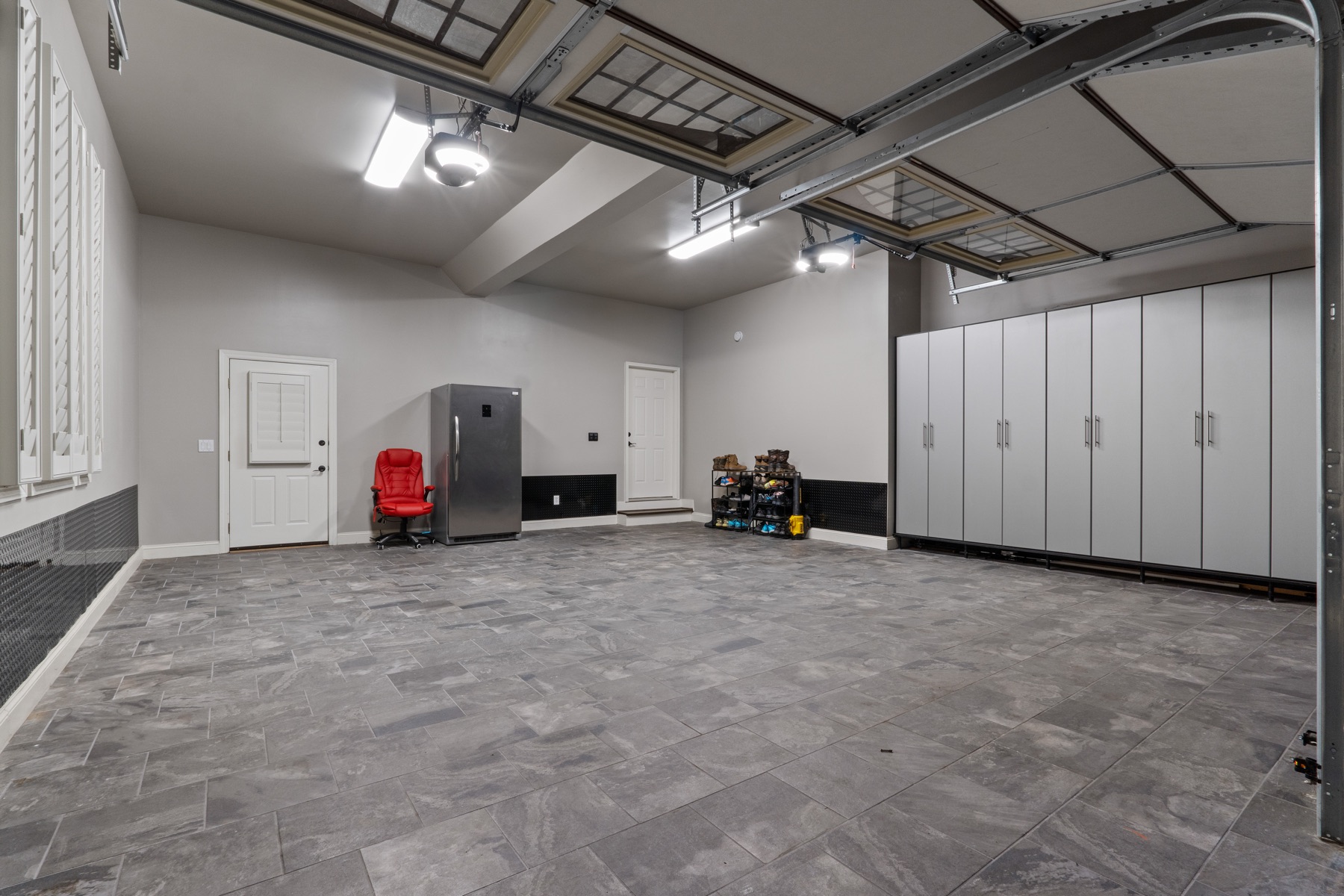 Garage — photo 1