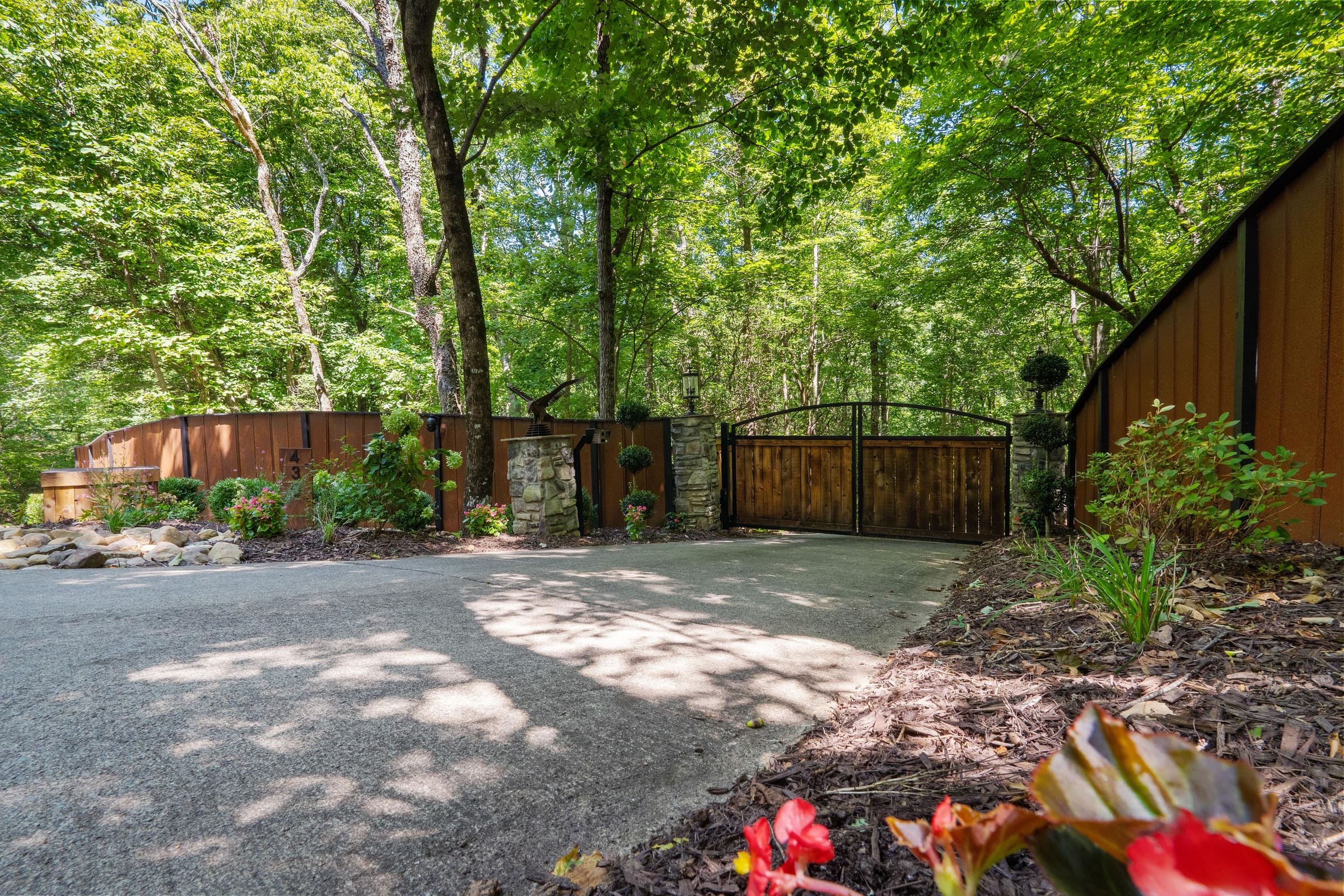 430 Sassafras property image 4
